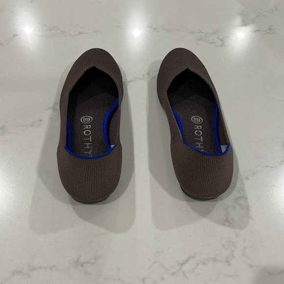 Round toe Rothy’s size 8 - Picture 3 of 7